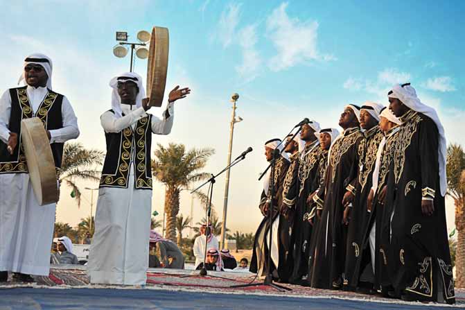 مشهد من فعالية ثقافية شعبية